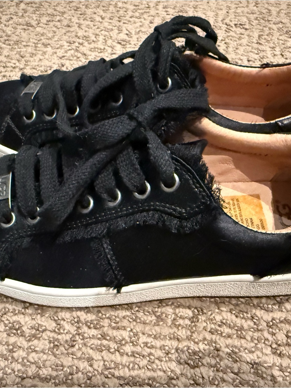 New UGG Milo Black Low-Top Women's Sneakers - Picture 3 of 6